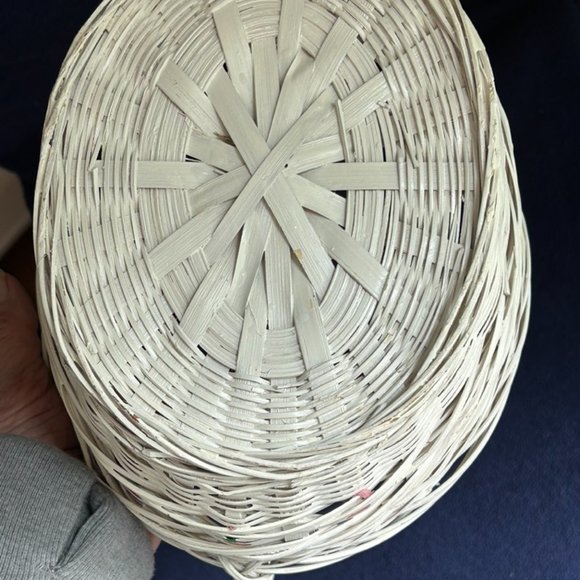 White Wicker Woven Basket With Ceramic Handle - Picture 6 of 7